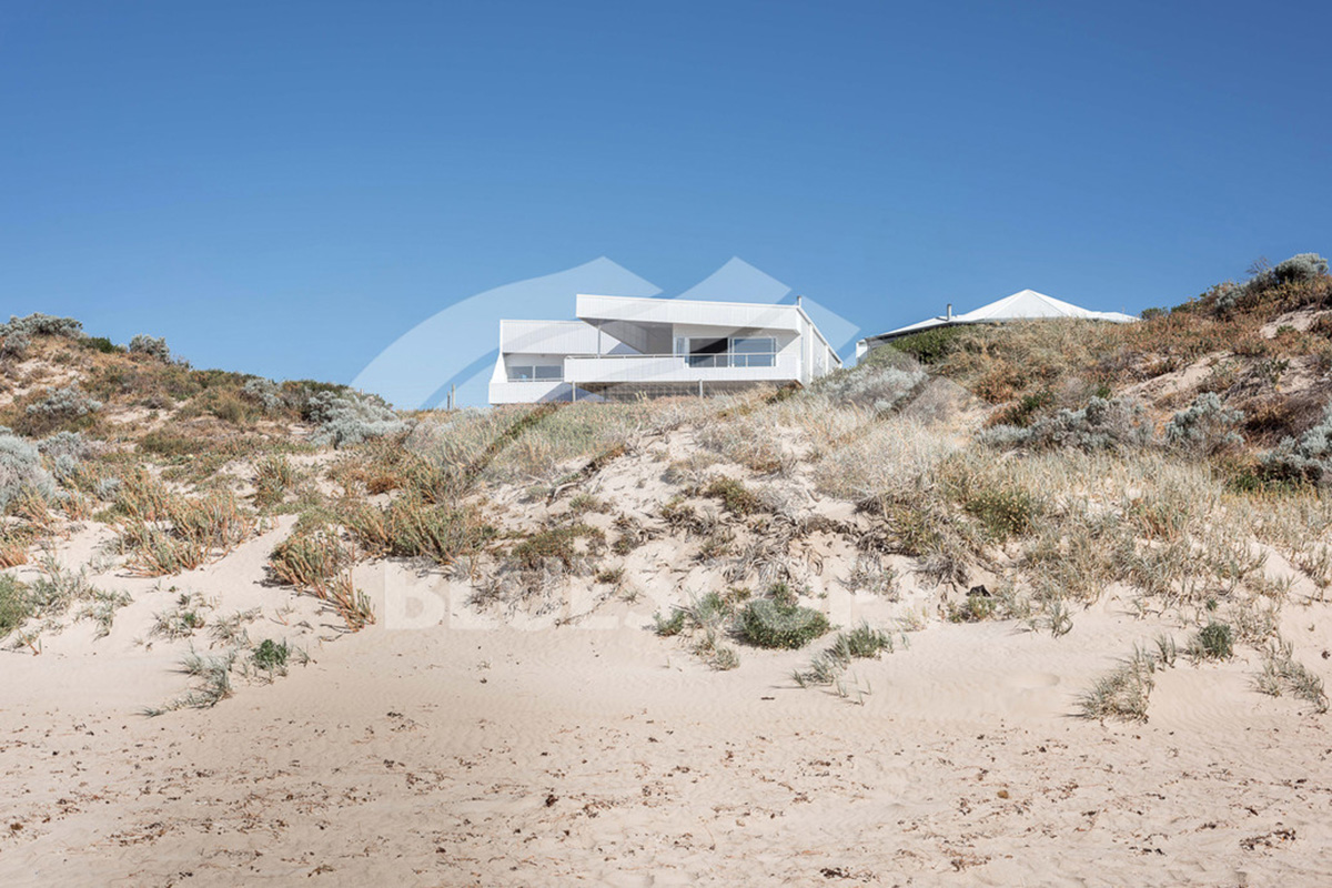 Falcon Beach House TÔN COLORBOND